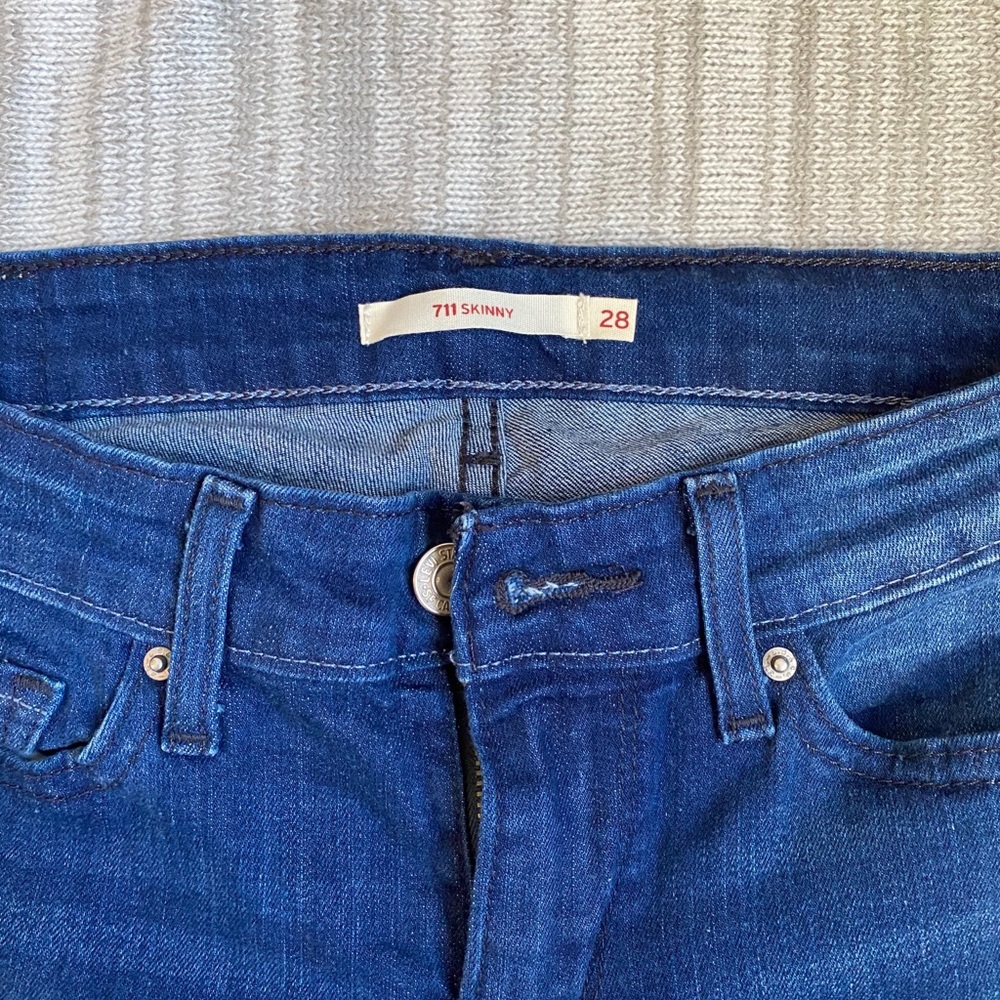 Levi’s 711 Women’s Skinny Jeans (28) - Picture 2 of 3